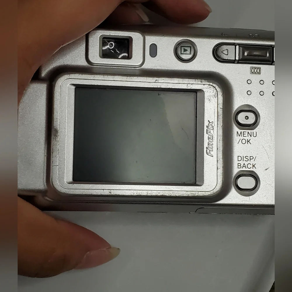 Fuji - FinePix 5.1MP Compact Digital Camera - For Parts Only
